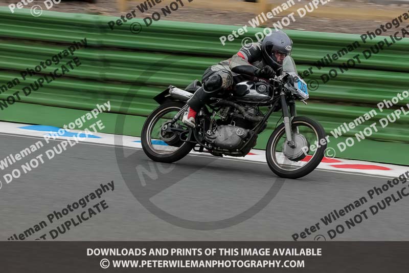 Vintage motorcycle club;eventdigitalimages;mallory park;mallory park trackday photographs;no limits trackdays;peter wileman photography;trackday digital images;trackday photos;vmcc festival 1000 bikes photographs